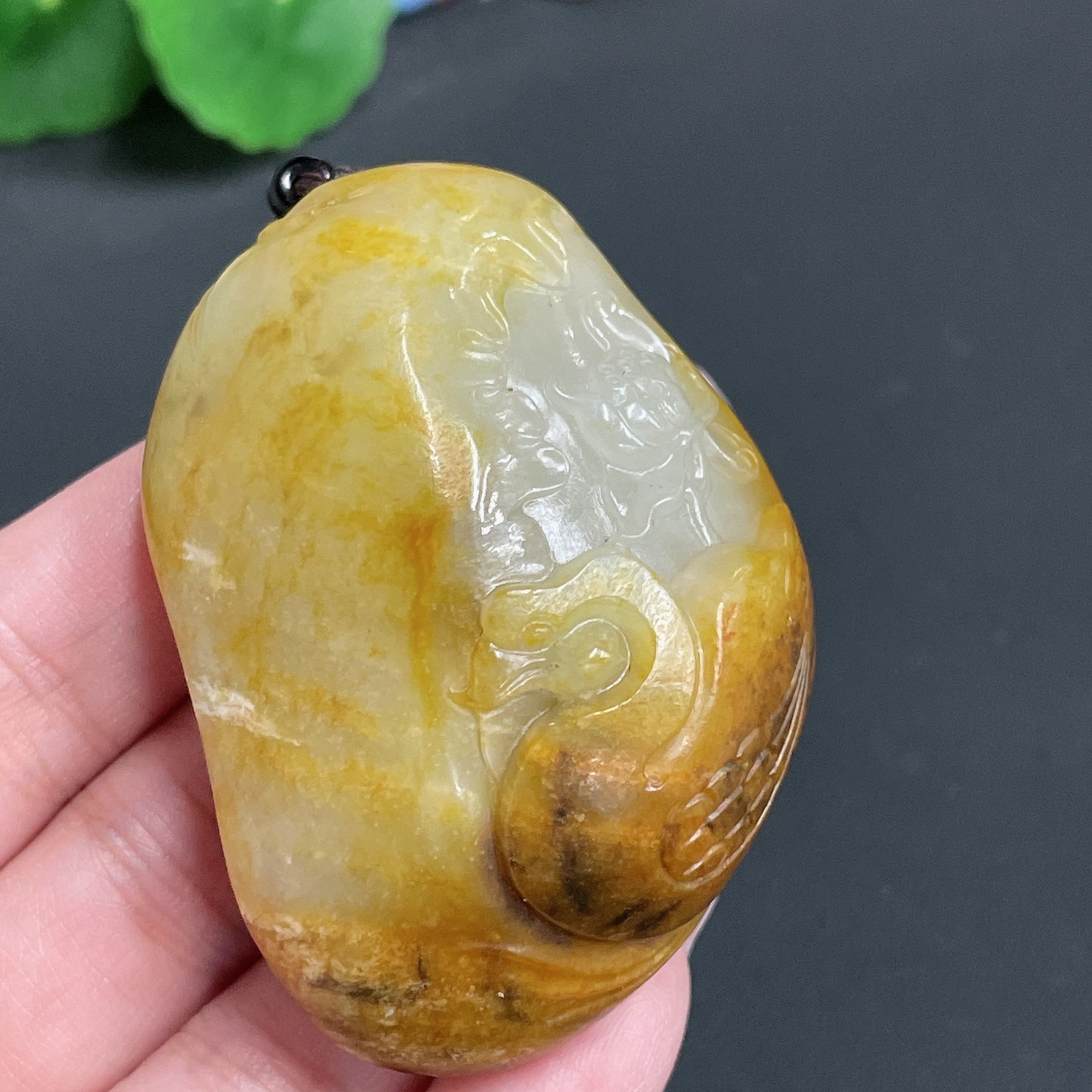 Hetian Jade Handheld Ornament Swan (with rope) . Undetermined Skin Color Origin | Huiliu Certified