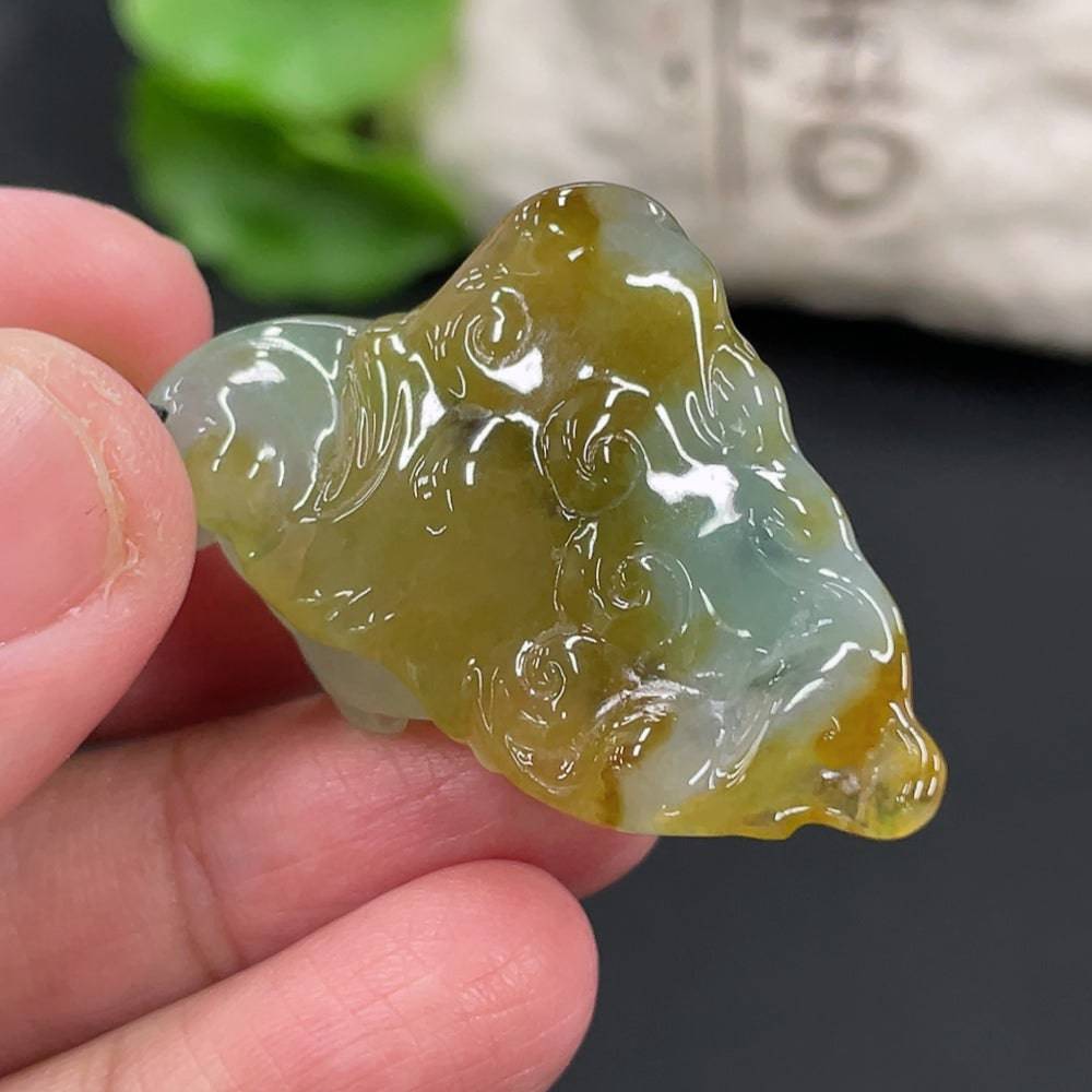 Jadeite dragon pendant from HUILIU HQ with intricate carved design, weighing approximately 16.38 grams, showcasing vibrant green jade.
