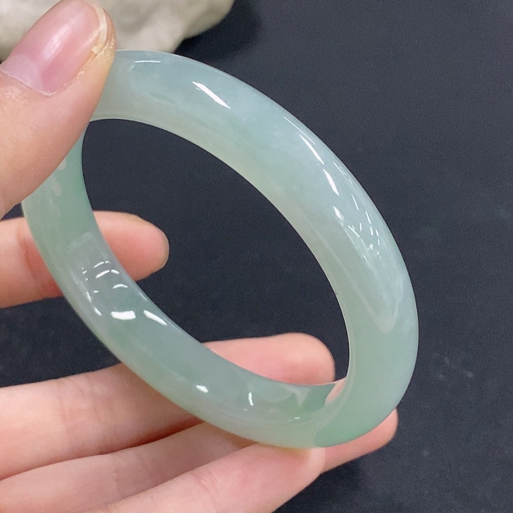 HKHQ jadeite round bracelet, size 55, weighing approximately 49.08g, featuring smooth green jade beads on a stretchy band.