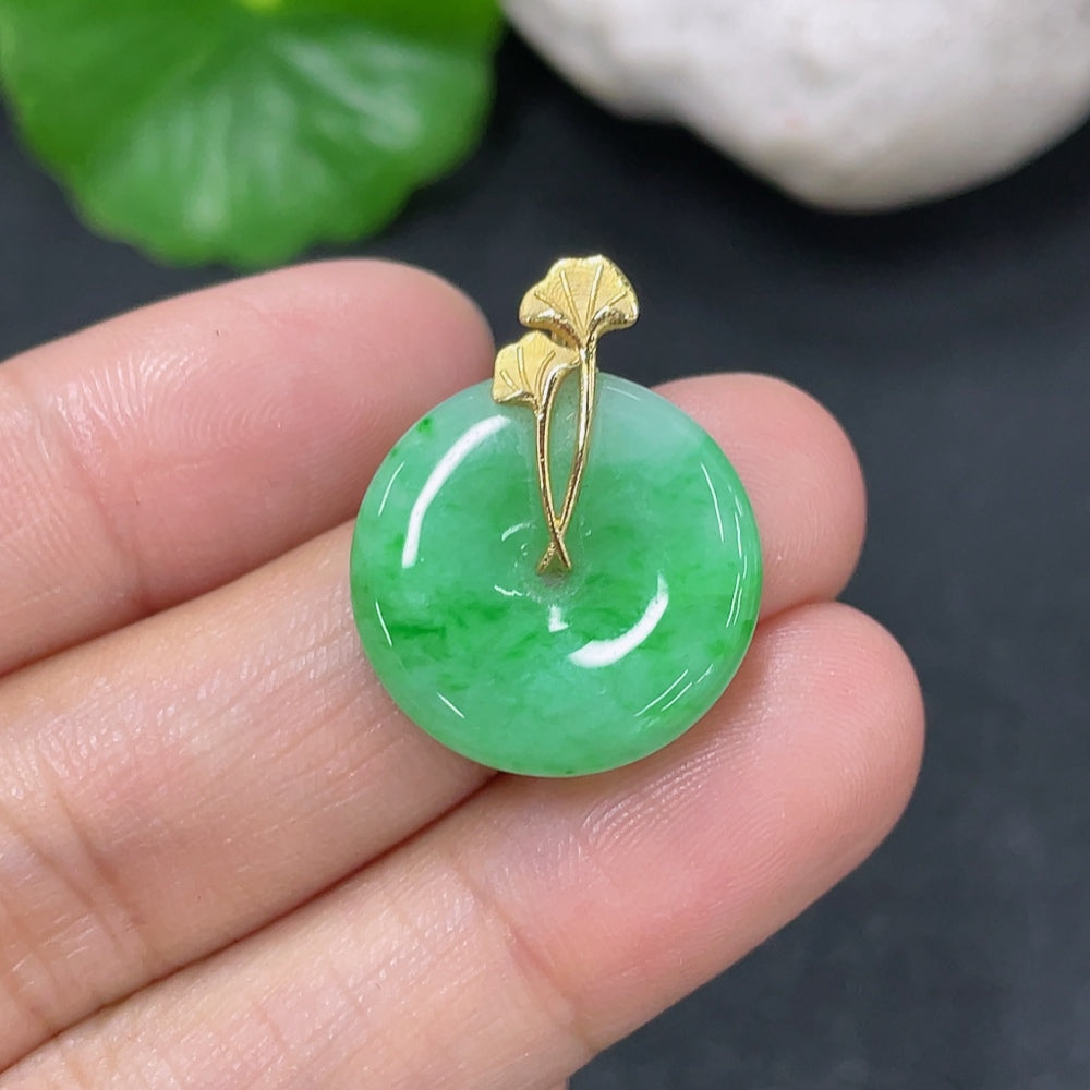 Jadeite peace knot pendant with 18K gold clasp, weighing approximately 2.82 grams, showcasing intricate jade craftsmanship