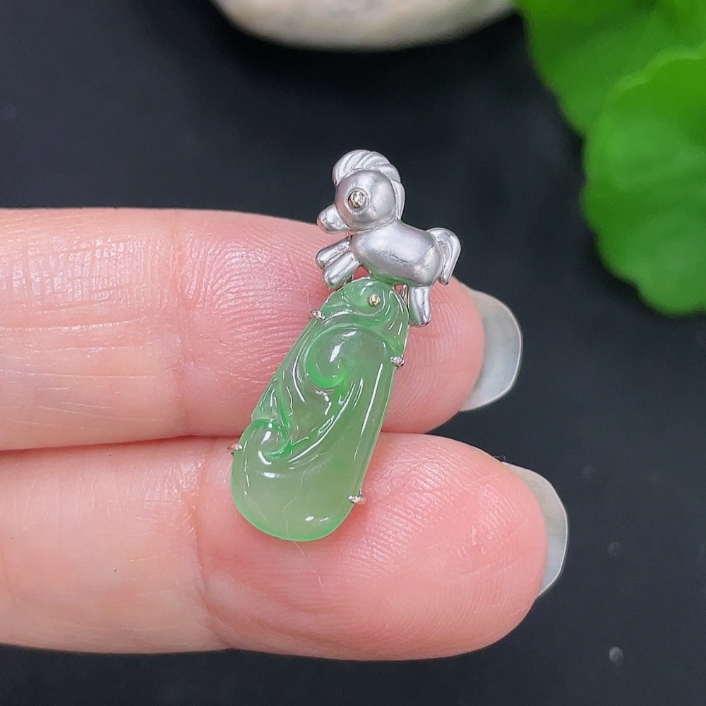 Colgante incrustado de Ruyi de jadeíta oro 18K peso total aprox. 2.44g
