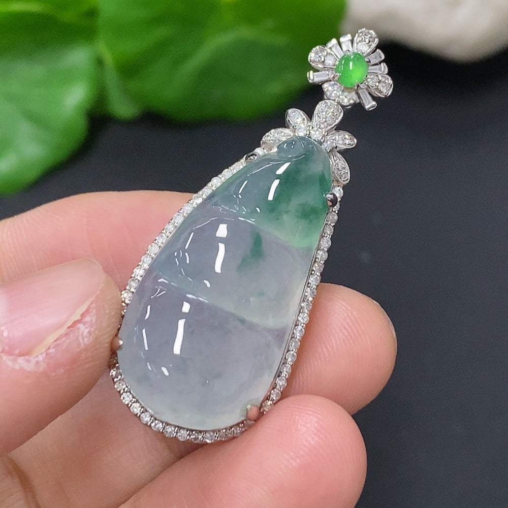Jadeite Lucky Bean Pendant with 18K Gold, Total Weight Approx. 7.7g (Accented with Diamonds)
