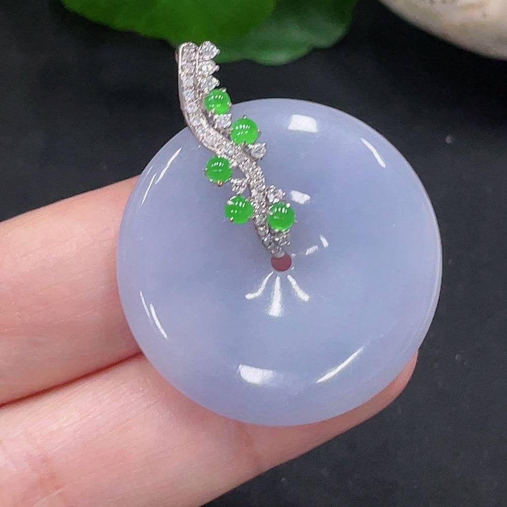 Jadeite safety buckle pendant with diamond accents, crafted in 18K gold, weighing approximately 10.7g, by HUILIU HQ.