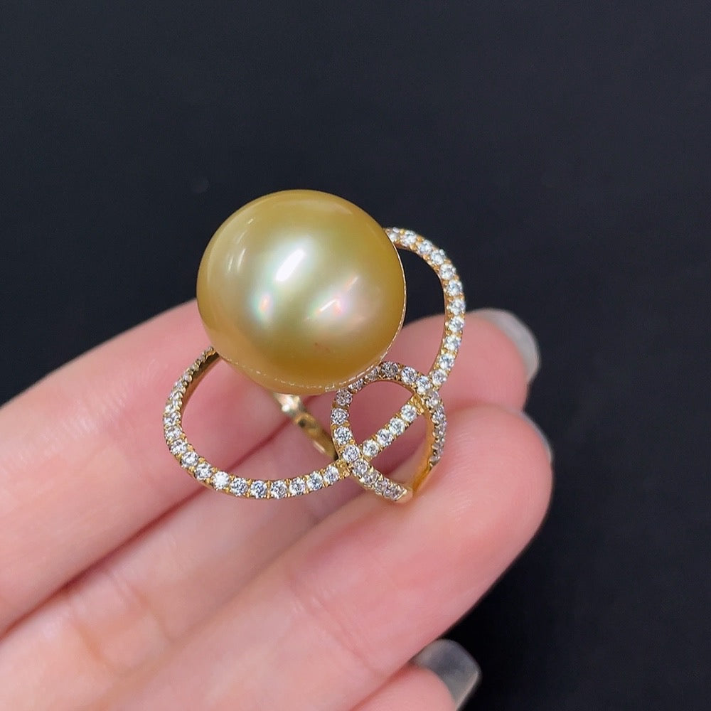 HKHQ seawater pearl inlaid ring in 18k gold, size 15 with approximately 14.5mm pearl, elegant jewelry piece on a plain background.