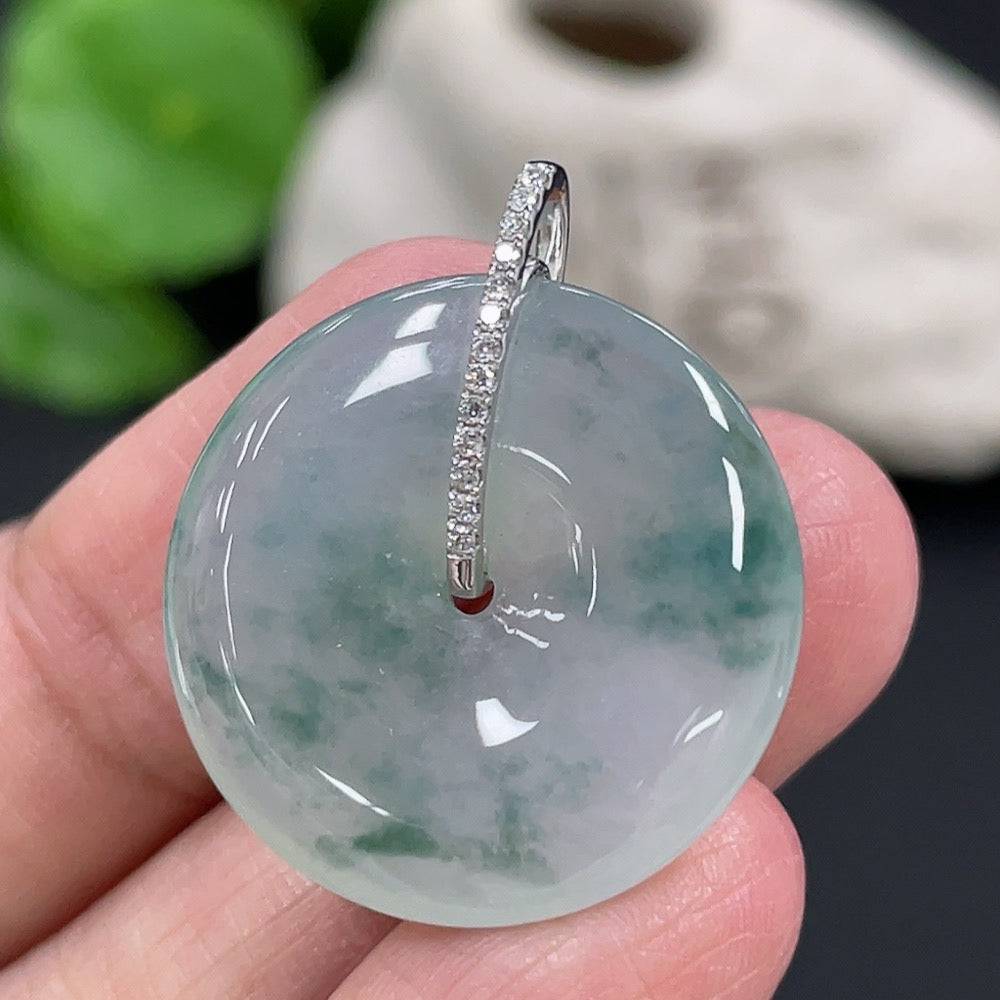 Jadeite pendant with peace buckle design by HUILIU HQ, 18k gold with diamond accents, weighing approximately 5.94g.