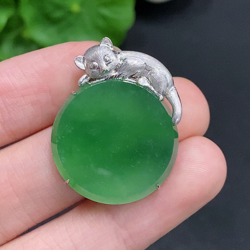 Jadeite Plain Pendant Pendant in 18K Gold Total Weight Approx. 9.1g