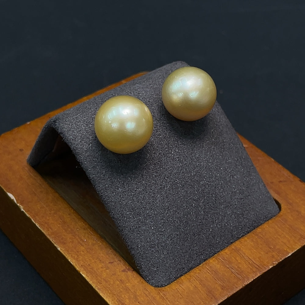 18K Gold Sea Pearl Earrings Approx. 4.56g 11.5mm