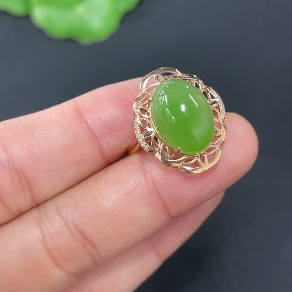 Hetian Jade Jasper inlaid ring with diamond accents, 73% gold, size 14, by HUILIU HQ, weighing approx. 2.4g.