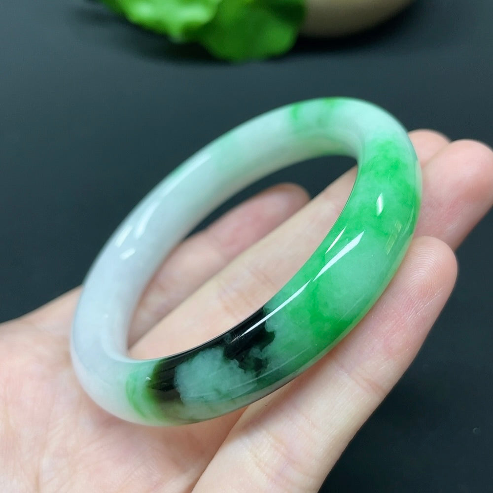HKHQ jadeite round bangle in size 52.5 with a weight of 51.35g, showcasing smooth, polished green jadeite jewelry.