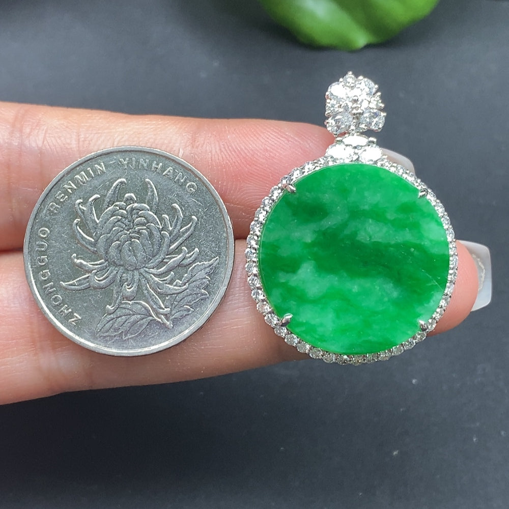 Jadeite Inlaid Plain Pendant with Diamond Accents 18K
