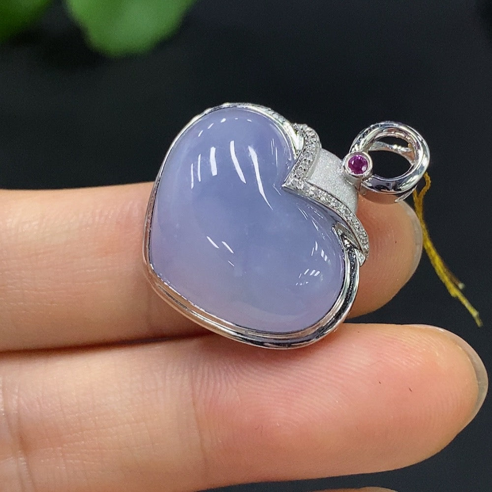 Jadeite Heart Pendant with 18K Gold and Diamond Accents, Total Weight Approximately 5.66g
