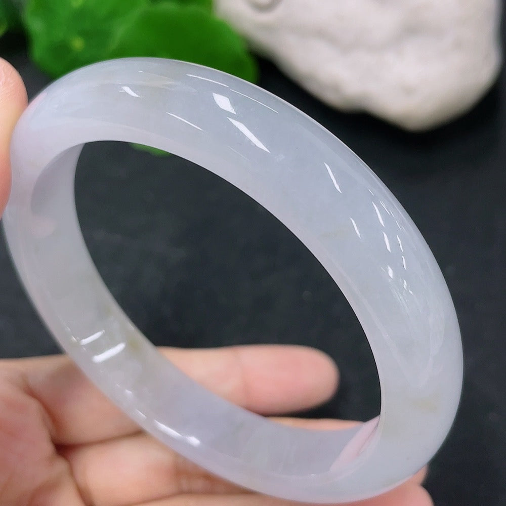 HKHQ jadeite round bangle in size 59, showcasing smooth jadeite surface and elegant craftsmanship, weighs 58.16 grams.