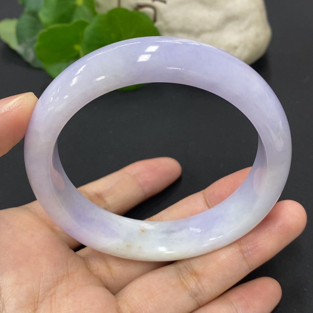 HKHQ jadeite round bangle, size 58.7mm, 69.6g, showcasing smooth, polished green jadeite bracelet with a glossy finish.