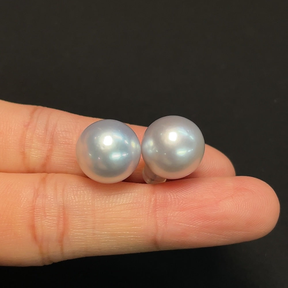 Saltwater pearl stud earrings 18K gold color origin undetermined