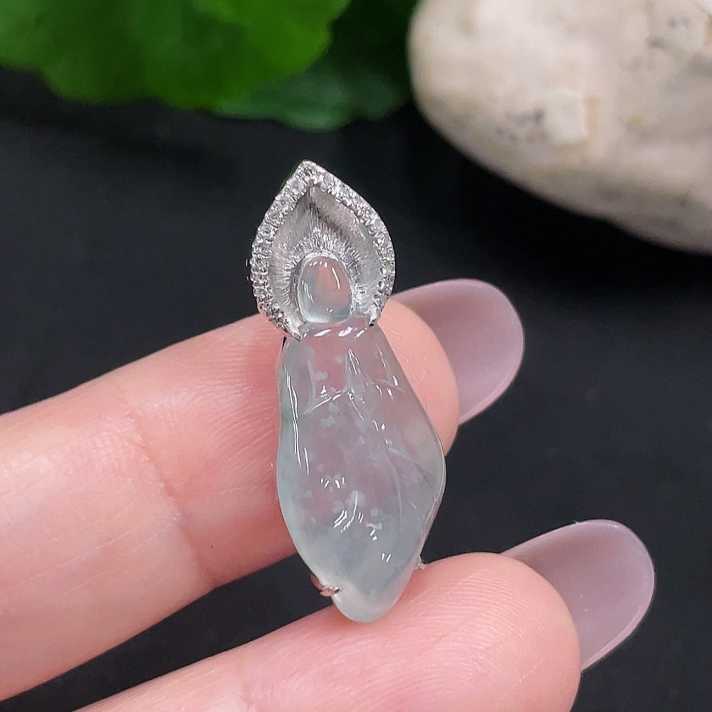 Jadeite Inlaid Pendant, No Mark, 18K Gold Content, Total Weight Approx. 2.9g (With Diamond Accents)