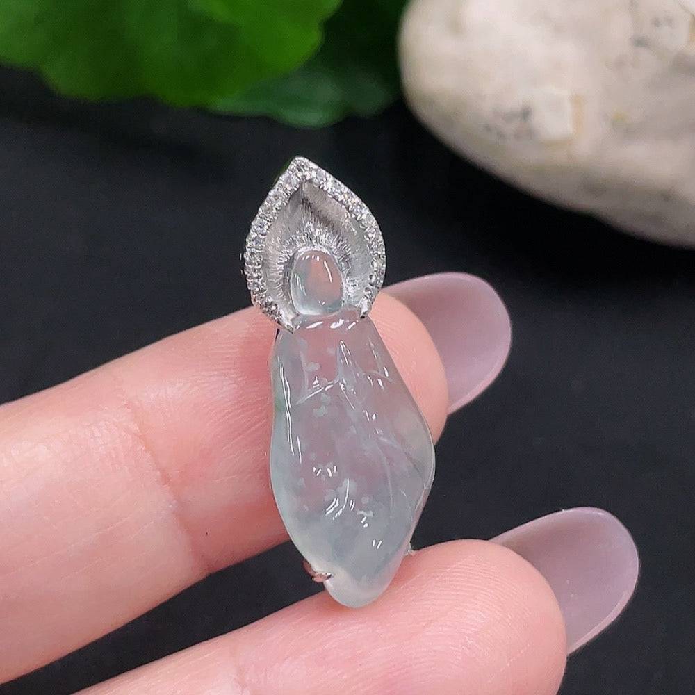 Jadeite inlaid pendant with diamond accents, 18K gold content, crafted by HUILIU HQ, weighs approx. 2.9g, elegant jewelry piece