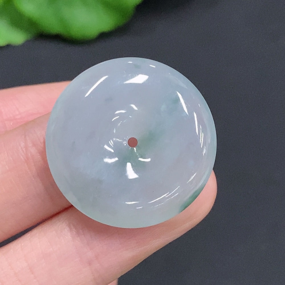 Jadeite Peace Knot pendant from HUILIU HQ, approximately 7.4g, featuring a smooth green jade jadeite with intricate knot design.