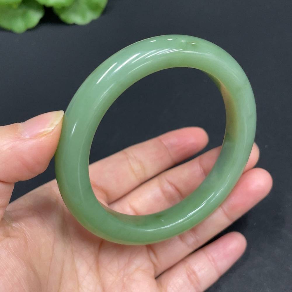 Hetian Jade round bracelet with size 56.8 and approx. 50.3g weight, crafted by HUILIU HQ, featuring smooth polished jade beads.
