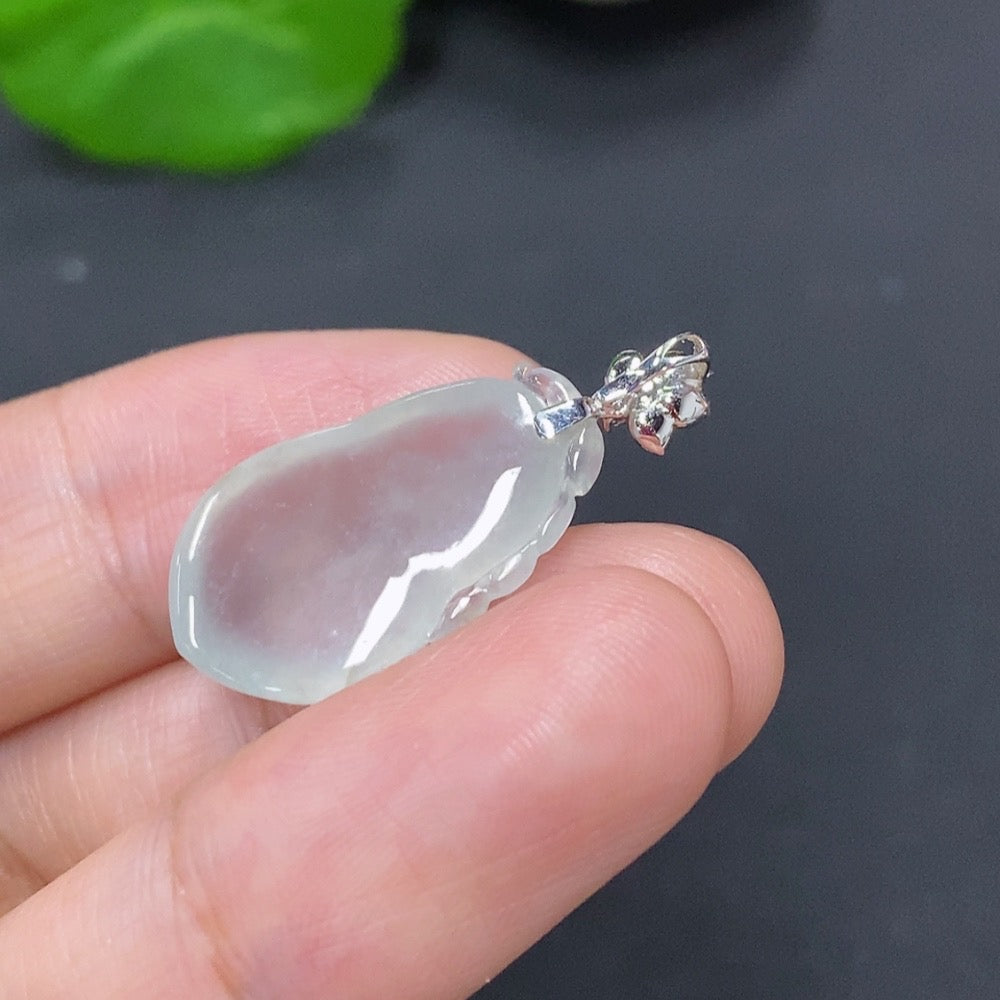 Jadeite Fu Gua Pendant with 18K Gold Clasp, Total Weight Approx. 2.9g (Non-Diamond)
