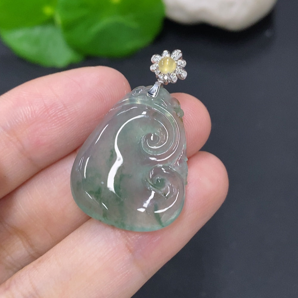 Jadeite Ruyi Pendant with 18K Gold Clasp, Total Weight Approximately 4.9g (Diamond Accented)