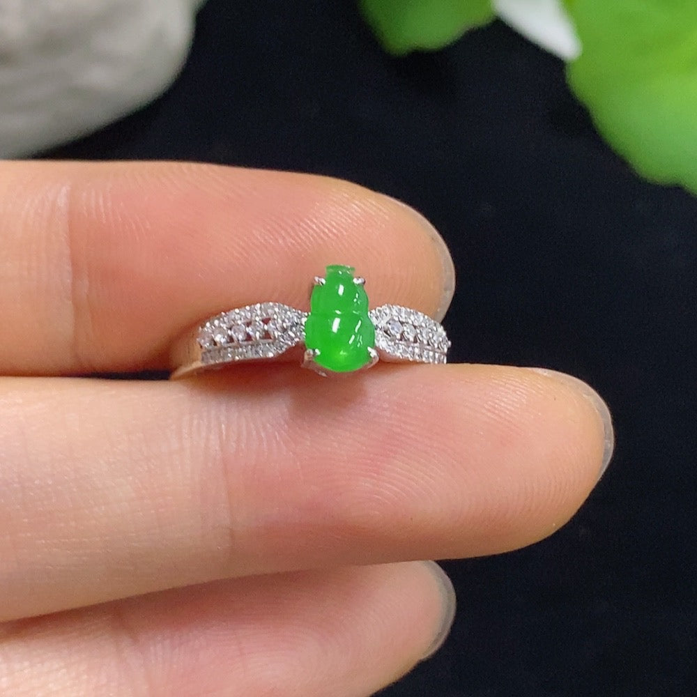 Jadeite Gourd Inlay Ring 18k with Diamond Accents