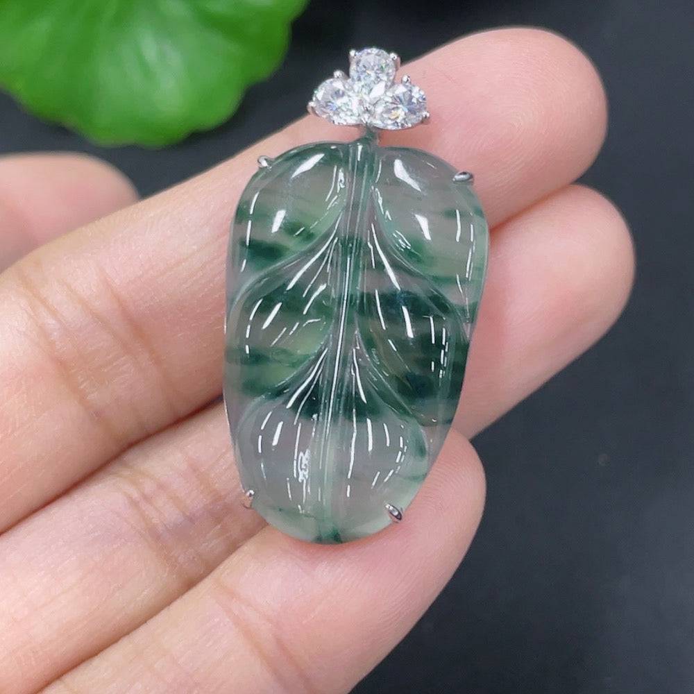 Jadeite leaf pendant by HUILIU HQ with 18k non-diamond inlay, showcasing a detailed jade pendant with gold accents.