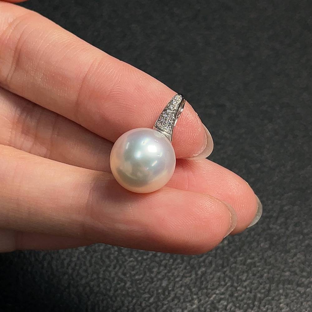Seawater pearl pendant with 18K gold setting, 11.7mm size, non-diamond, weight approx. 3g, by HUILIU HQ