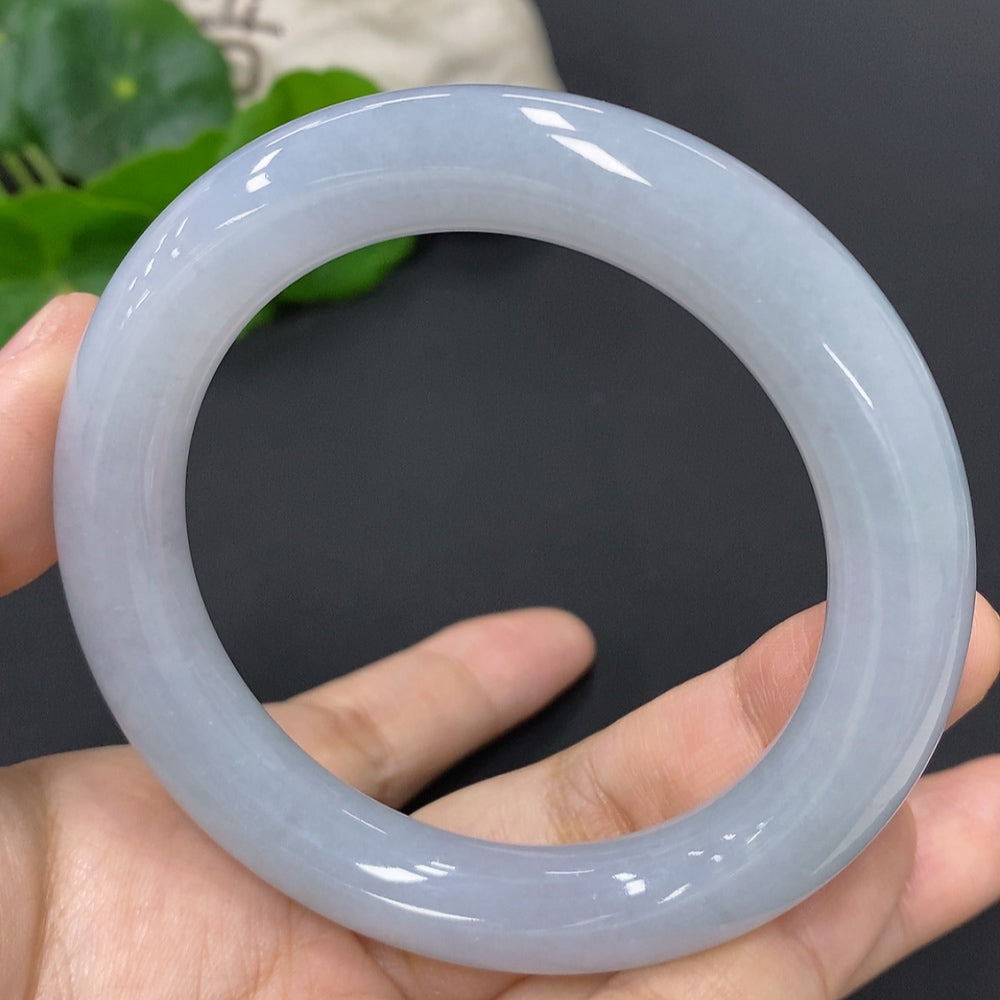 Huiliu Jadeite round bangle, certified jade jewelry with smooth, polished surface, showcasing elegant craftsmanship.