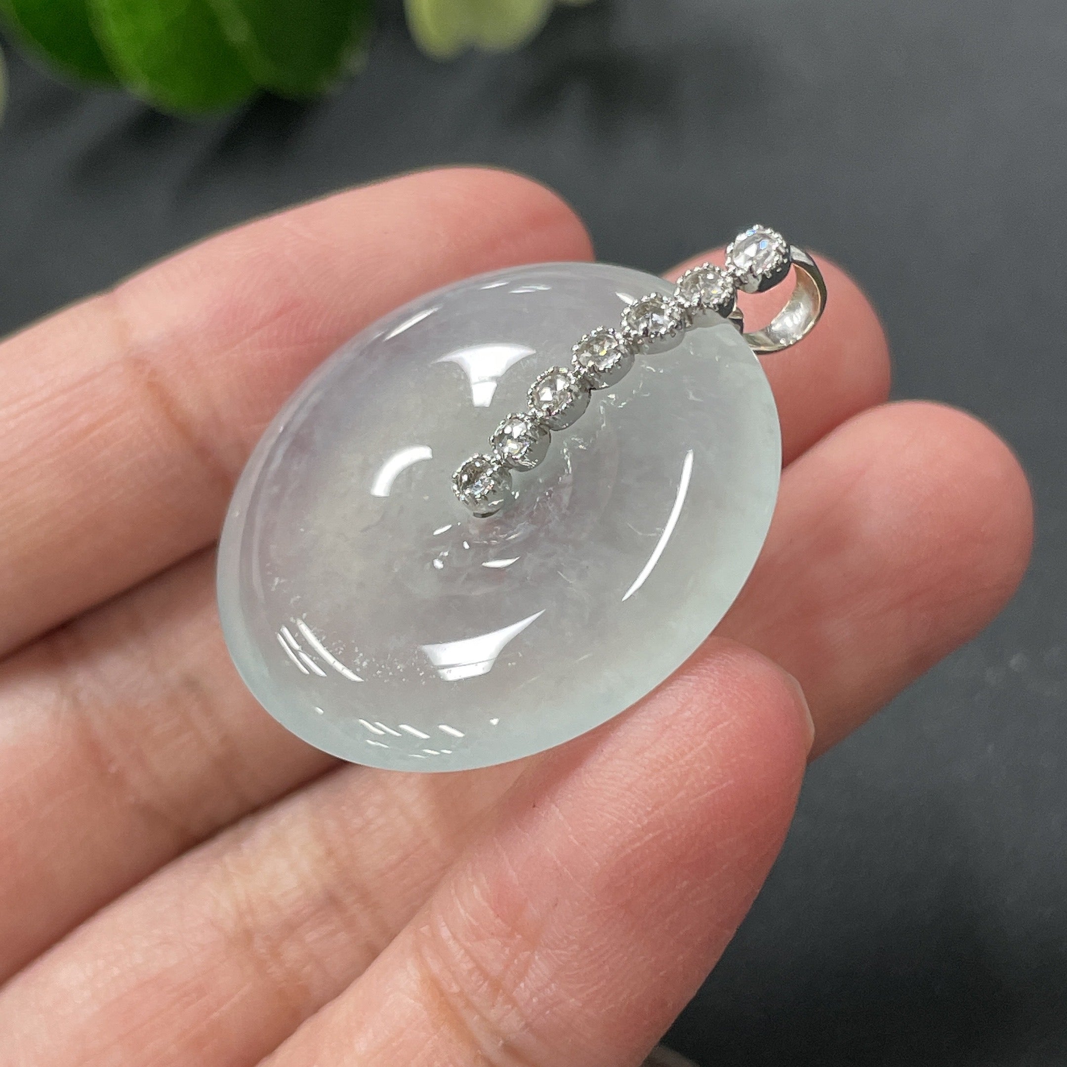 JadeitePeace Pendant with 18K Gold Clasp, Total Weight 9.8g