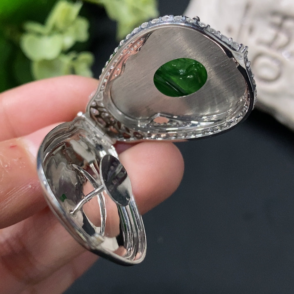 Jadeite Fox Pendant in 18K Gold Setting, Approx. 13g