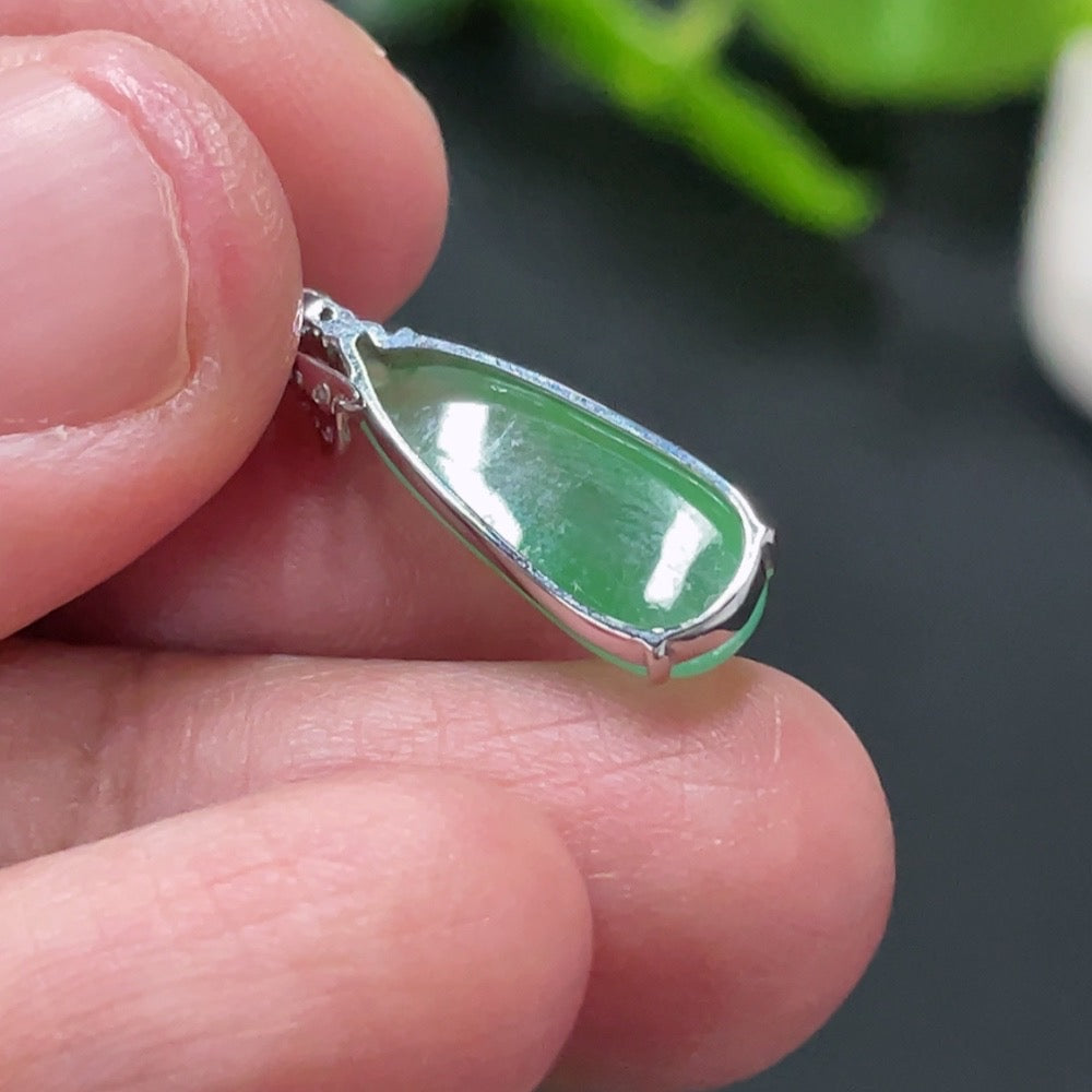 Huiliu Jadeite auspicious gourd pendant with intricate setting, crafted from high-quality jade for auspicious symbolism.