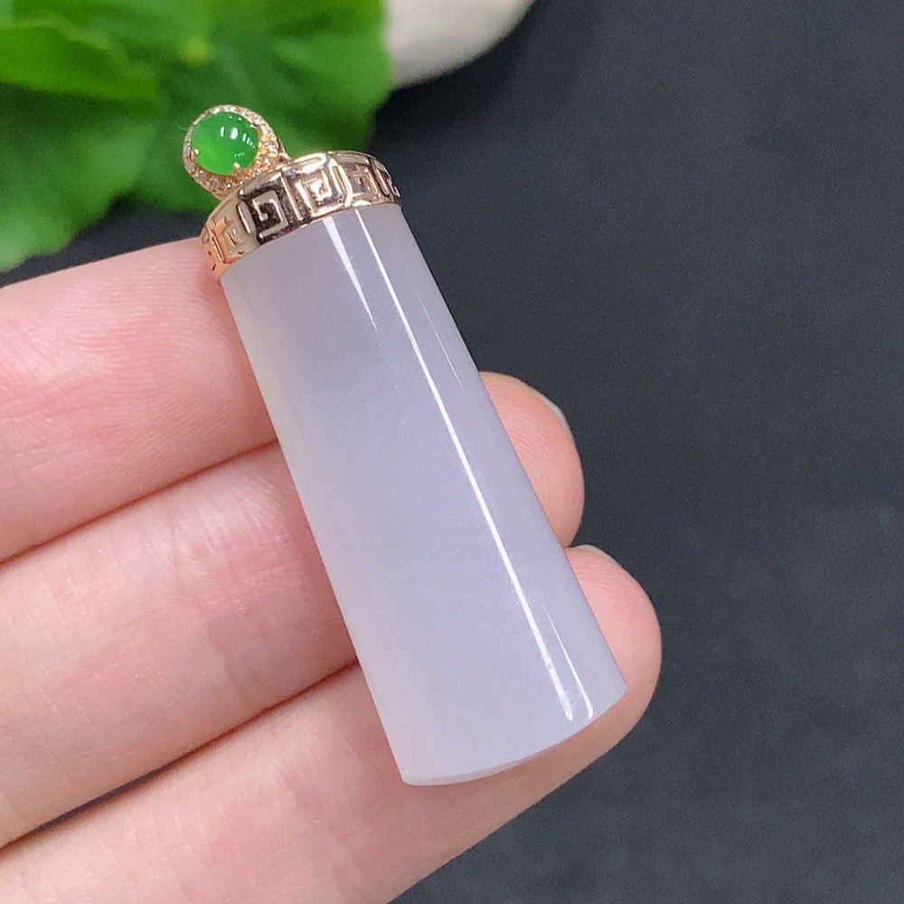 Jadeite Plain Column Pendant with 18K Gold Clasp, Total Weight Approximately 11.3g, Set with Diamonds