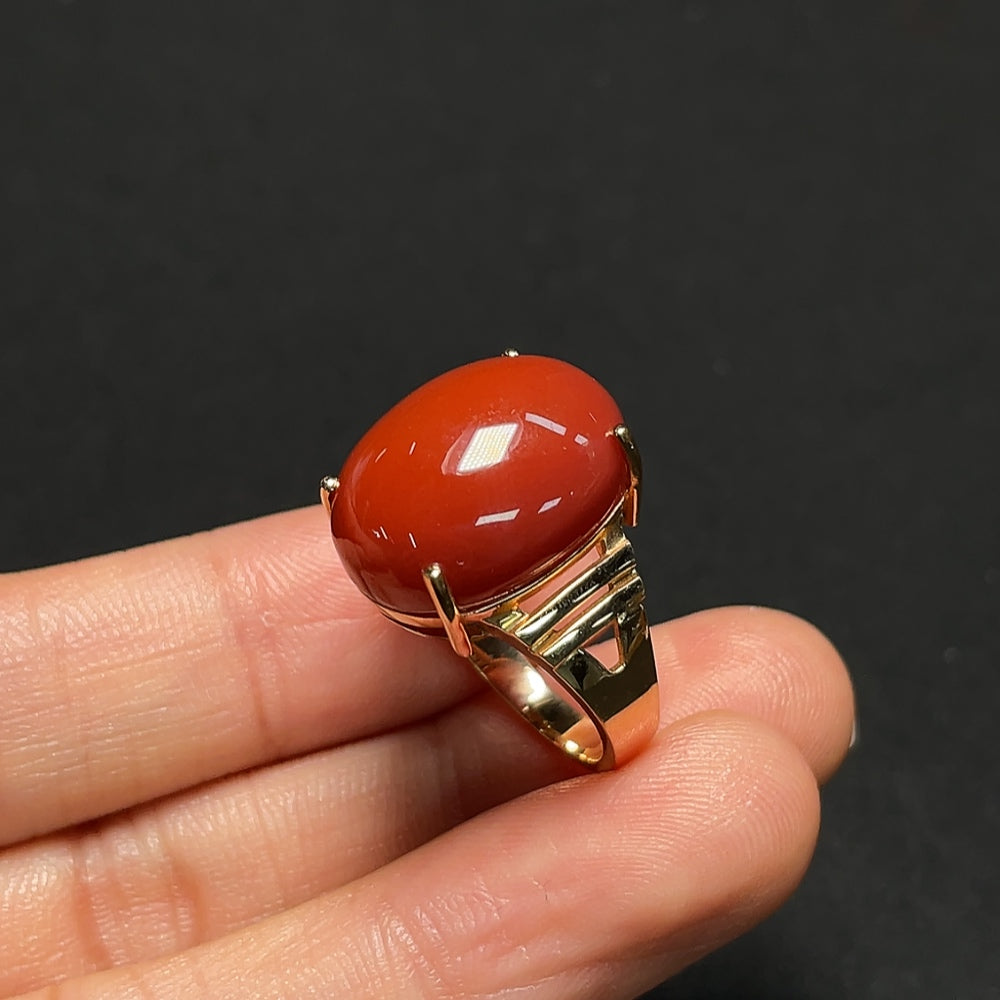Red Agate Ring with Visible Organic Matter, 18K Gold, Total Weight Approx. 6.93g, Size 14.5