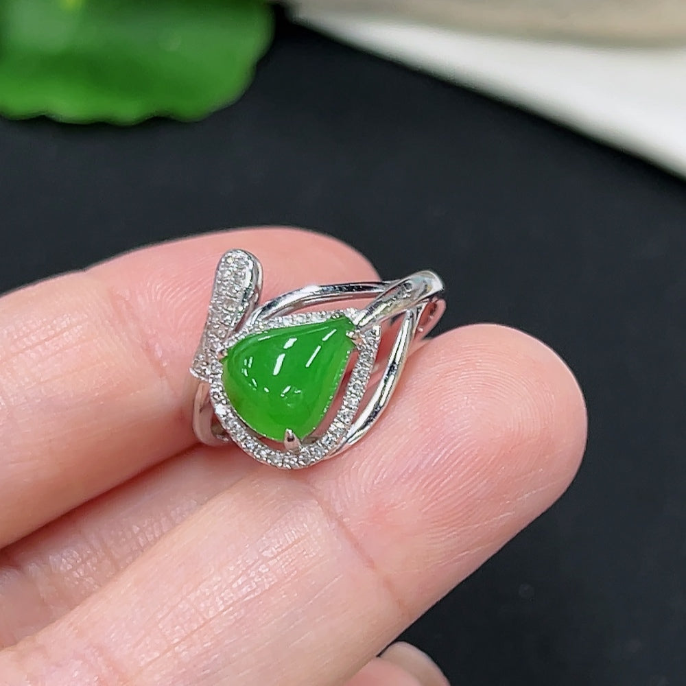 Jadeite inlaid ring18K gold (with diamond accents)