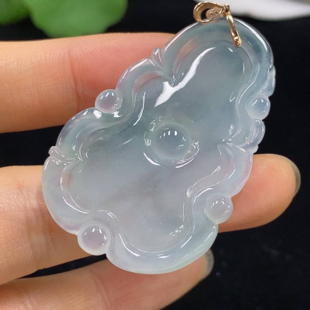 Jadeite lotus pendant by HUILIU HQ featuring an 18k gold setting, with a total weight of approximately 11.66 grams.