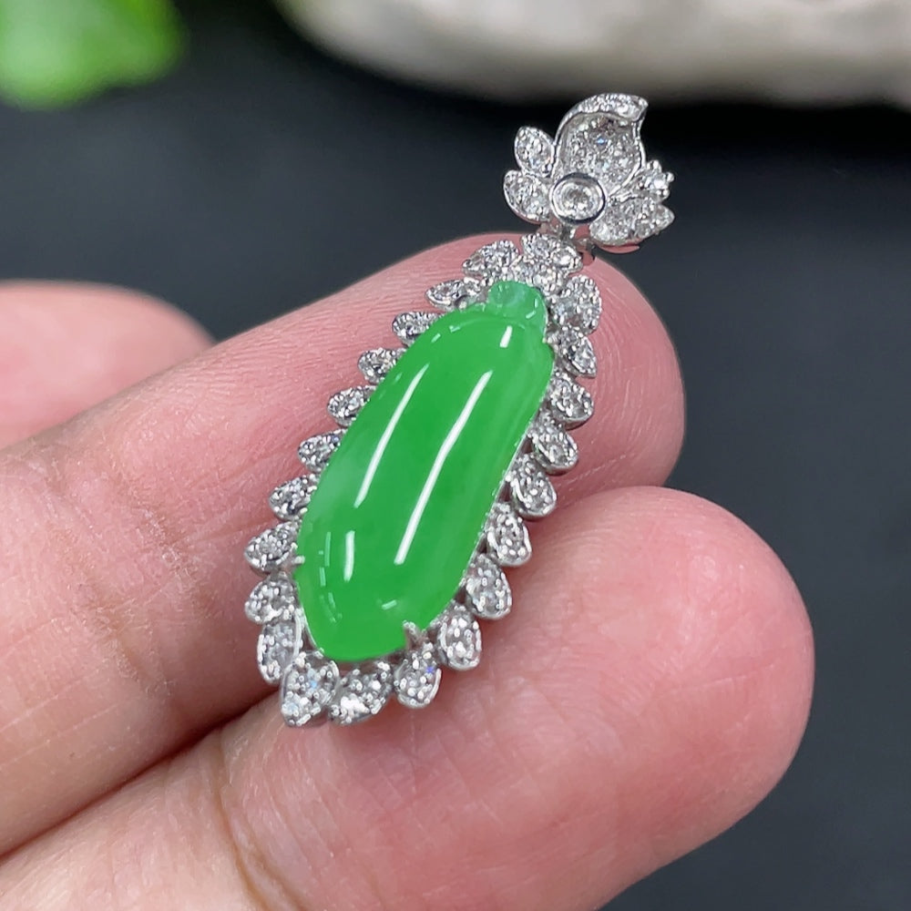 Jadeite Blessing Melon Pendant with 18K Gold and Diamond Accents, Total Weight Approx. 2.28g