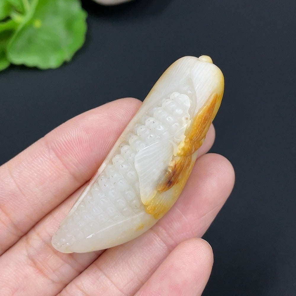 HKHQ Hetian jade pendant necklace featuring a corn-shaped formation in undetermined skin tone, elegant and natural jewelry piece.