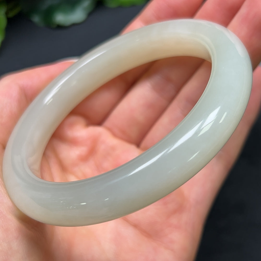 HKHQ Hetian Jade round bracelet, 58.9mm size, weighing approx. 56.79g, showcasing smooth, polished jade beads.