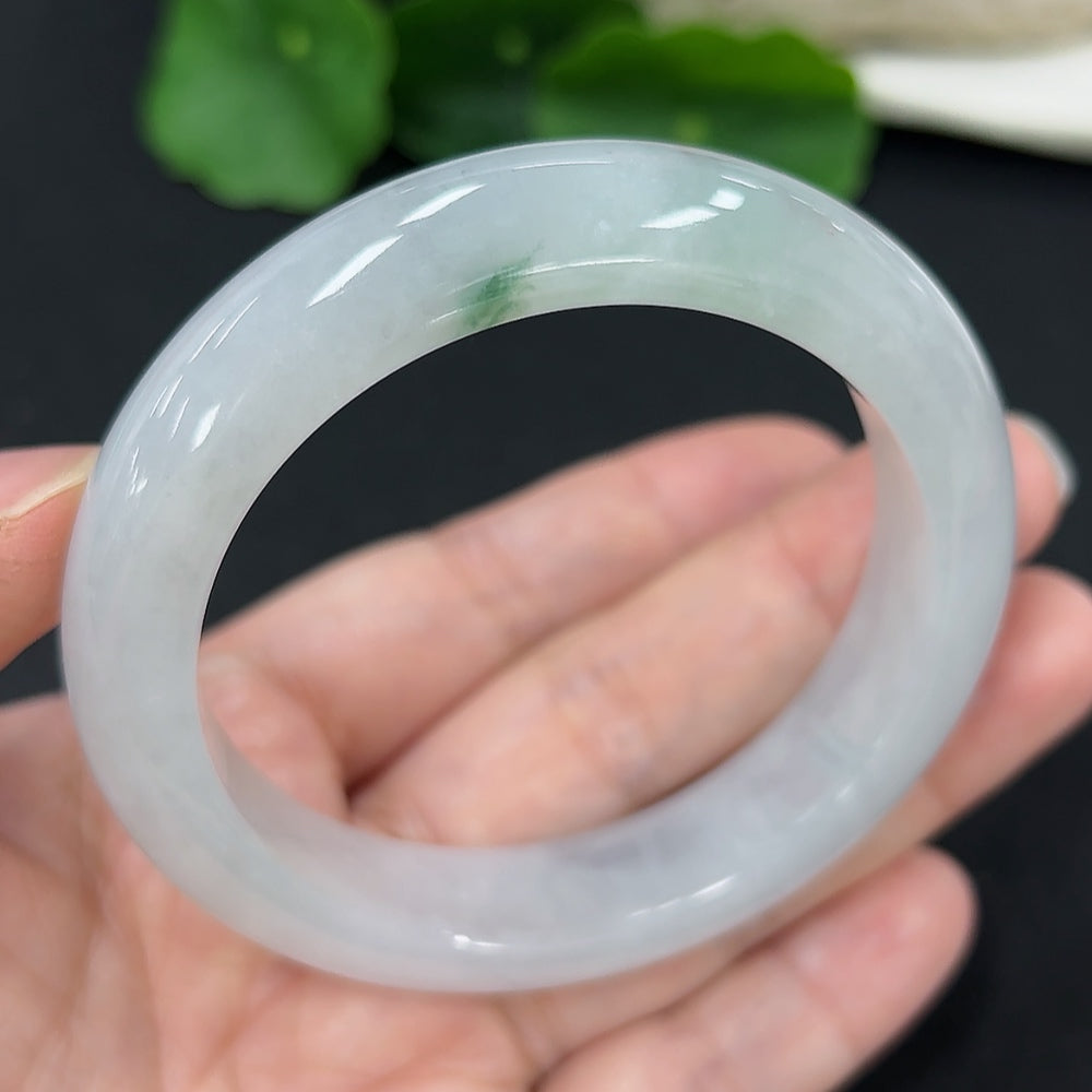 HKHQ Jadeite round bangle, size 54.6, with a smooth polished surface and a total weight of approximately 59.5g.