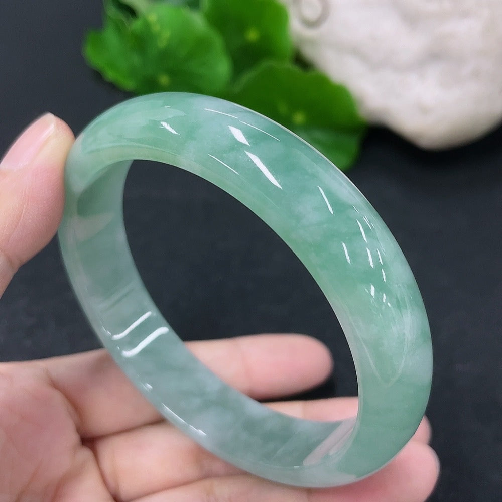 HKHQ Jadeite round bangle, 56.8mm, smooth green jade with a total weight of 50.5g, showcasing polished craftsmanship.