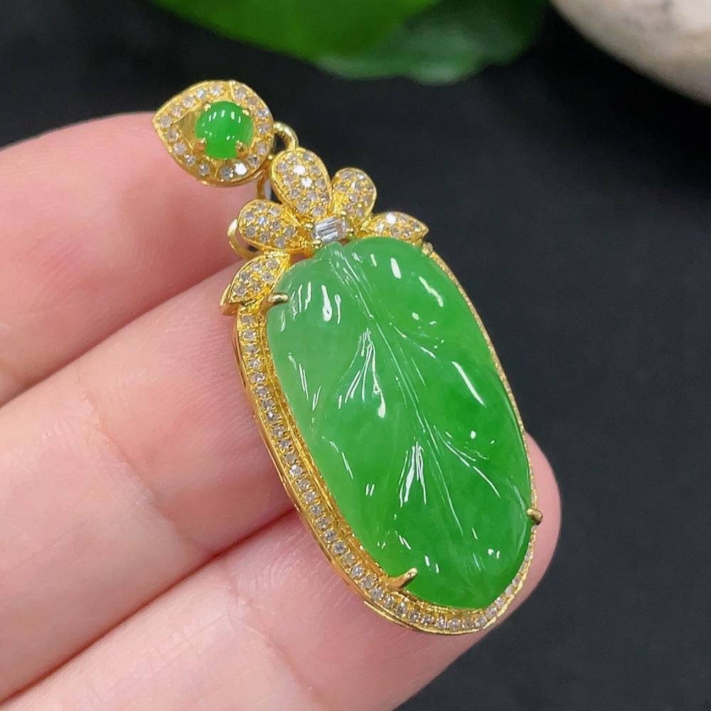 Jadeite leaf inlay pendant with 18K gold and diamond accents, handcrafted by HUILIU HQ, weighing approximately 6 grams.