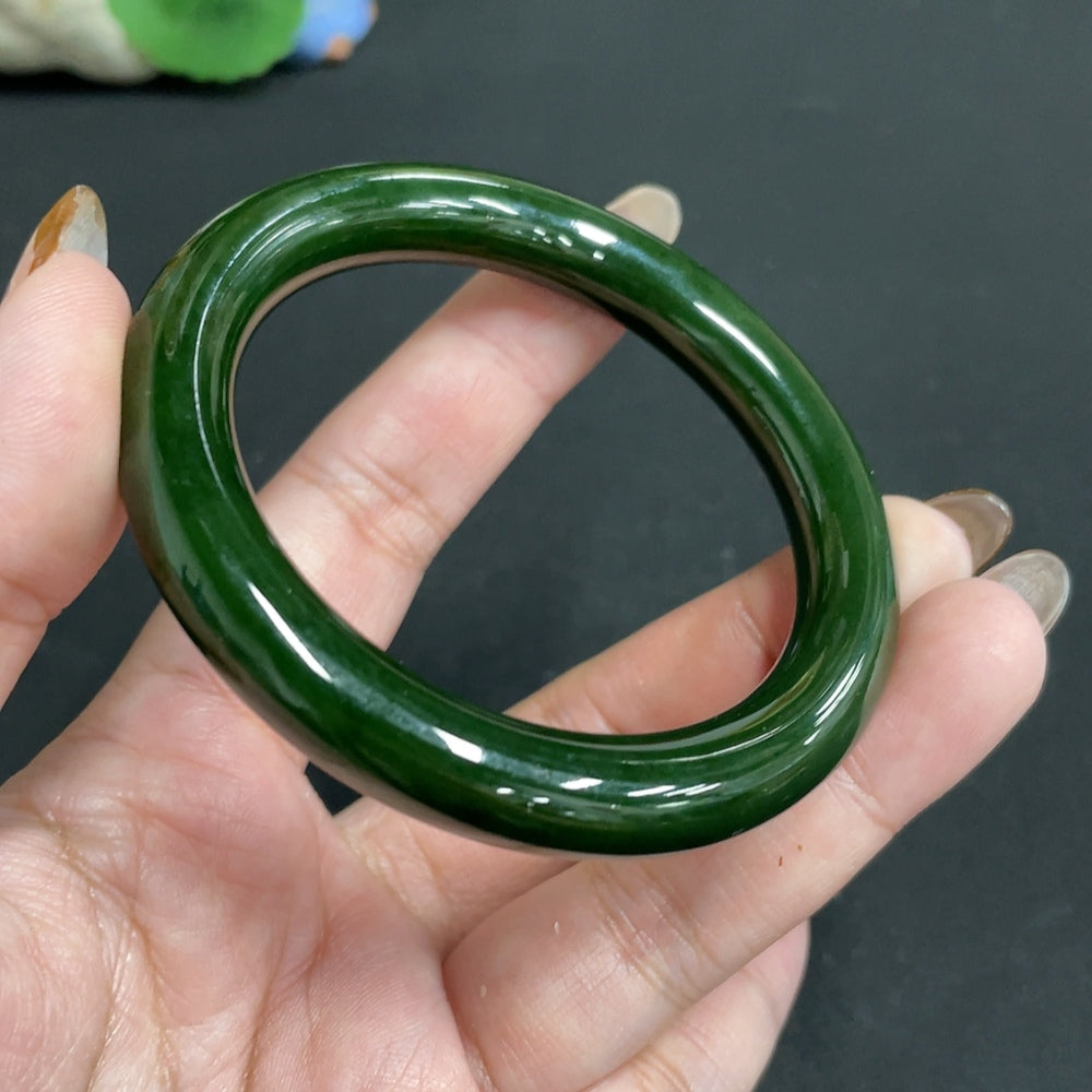 Hetian Jade Jasper round bangle by HUILIU HQ, size 55.7, featuring smooth polished jade stones, weighs approximately 46.1g.
