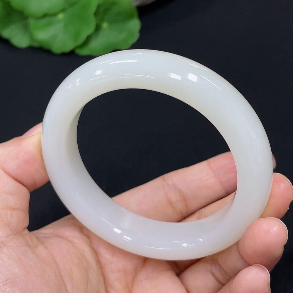 HKHQ Hetian Jade round bangle bracelet, size 52.2, weighing 56.3g, featuring smooth polished jade surface and elegant design.