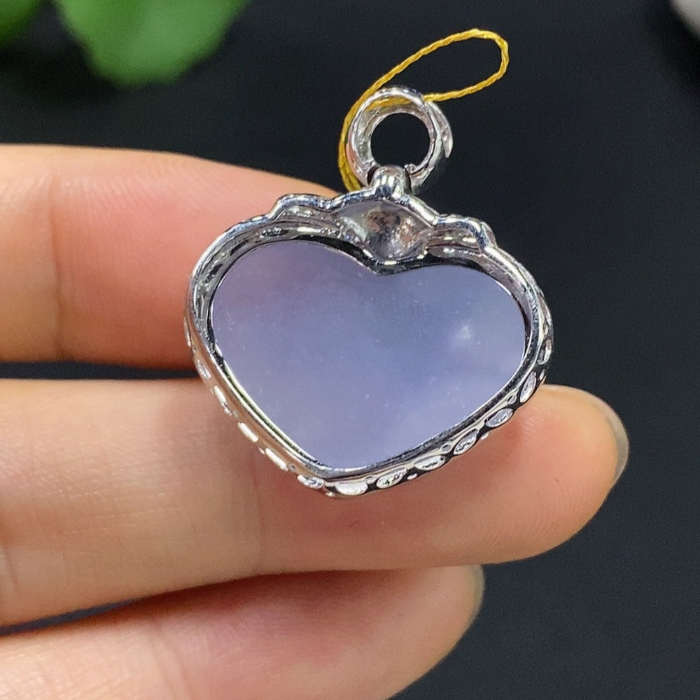Jadeite Heart Pendant with 18K Gold and Diamond Accents, Total Weight Approximately 5.66g