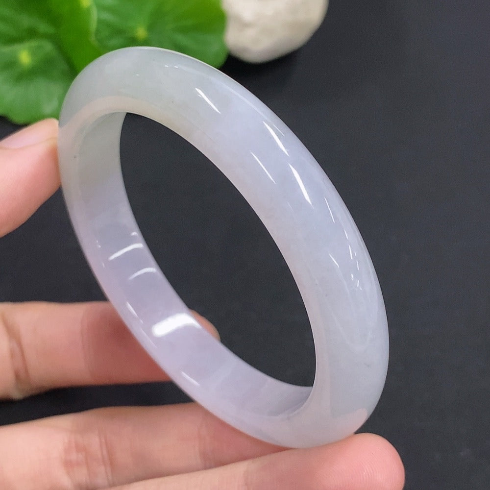 HKHQ Jadeite round bangle in size 52.2 with a weight of 40.24g, showcasing smooth, polished jadeite surface and vibrant green color.