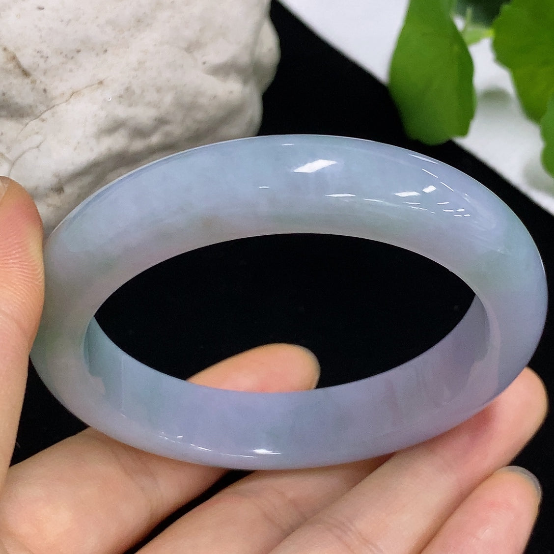 HKHQ jadeite round bangle in size 54.5 with a weight of 57g, showcasing smooth, polished jadeite jewelry.