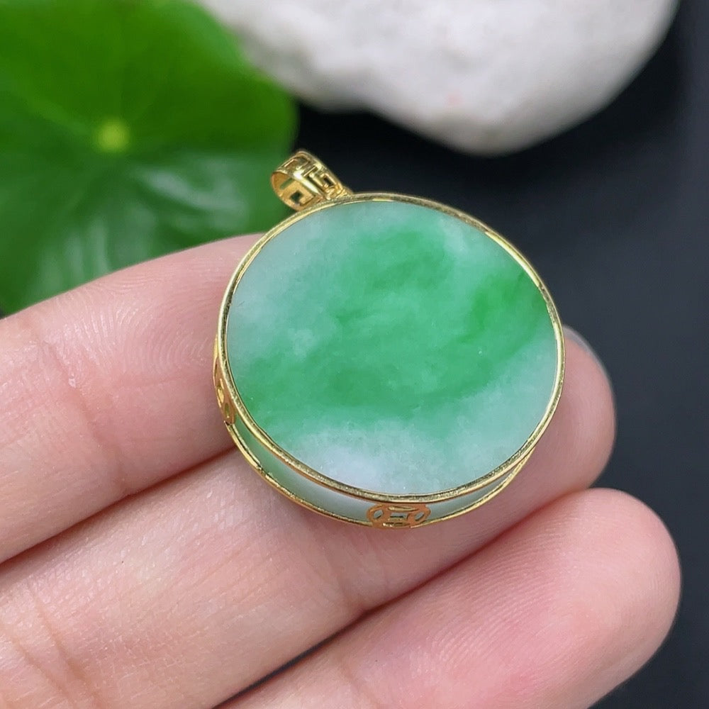 Jadeite Plain Pendant with 18k Gold, Total Weight Approx. 5.07g