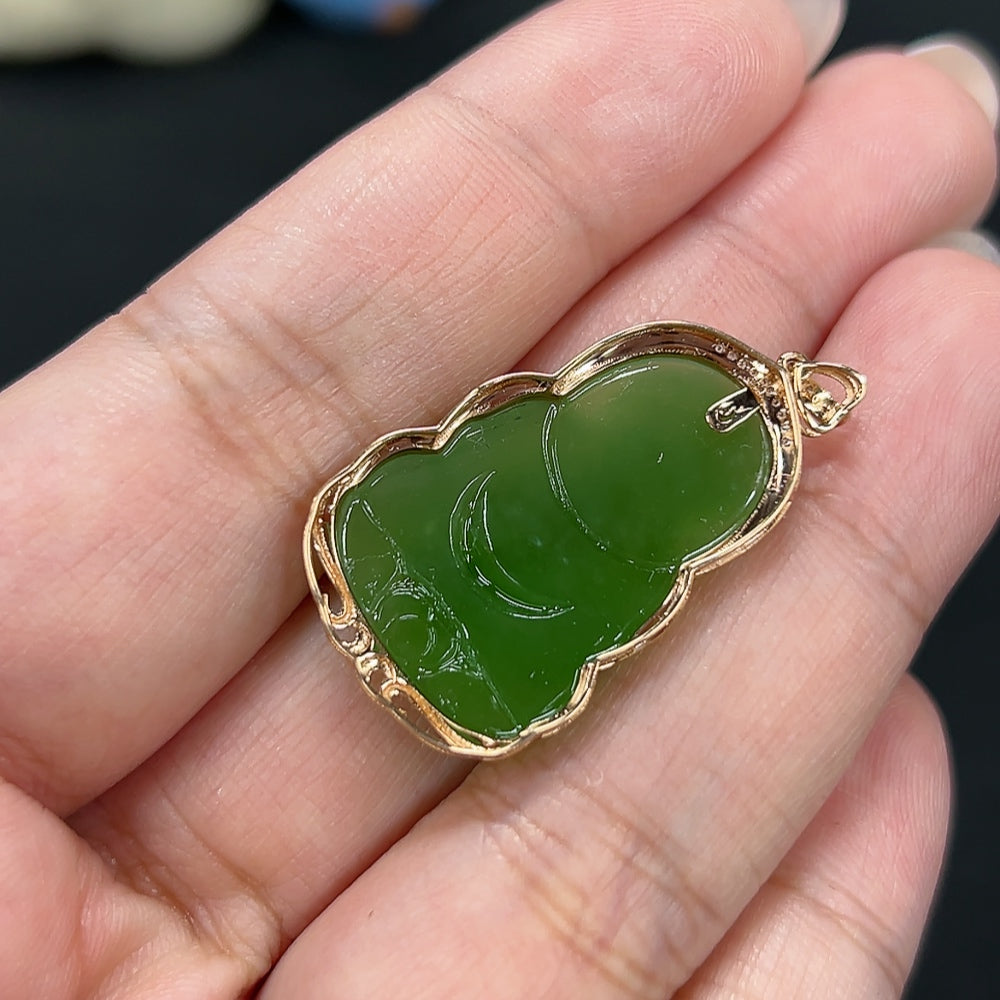 Hetian Jade Jasper Inlaid Pendant Guanyin Total Weight Approx. 4.9g 18k with Diamond Accents