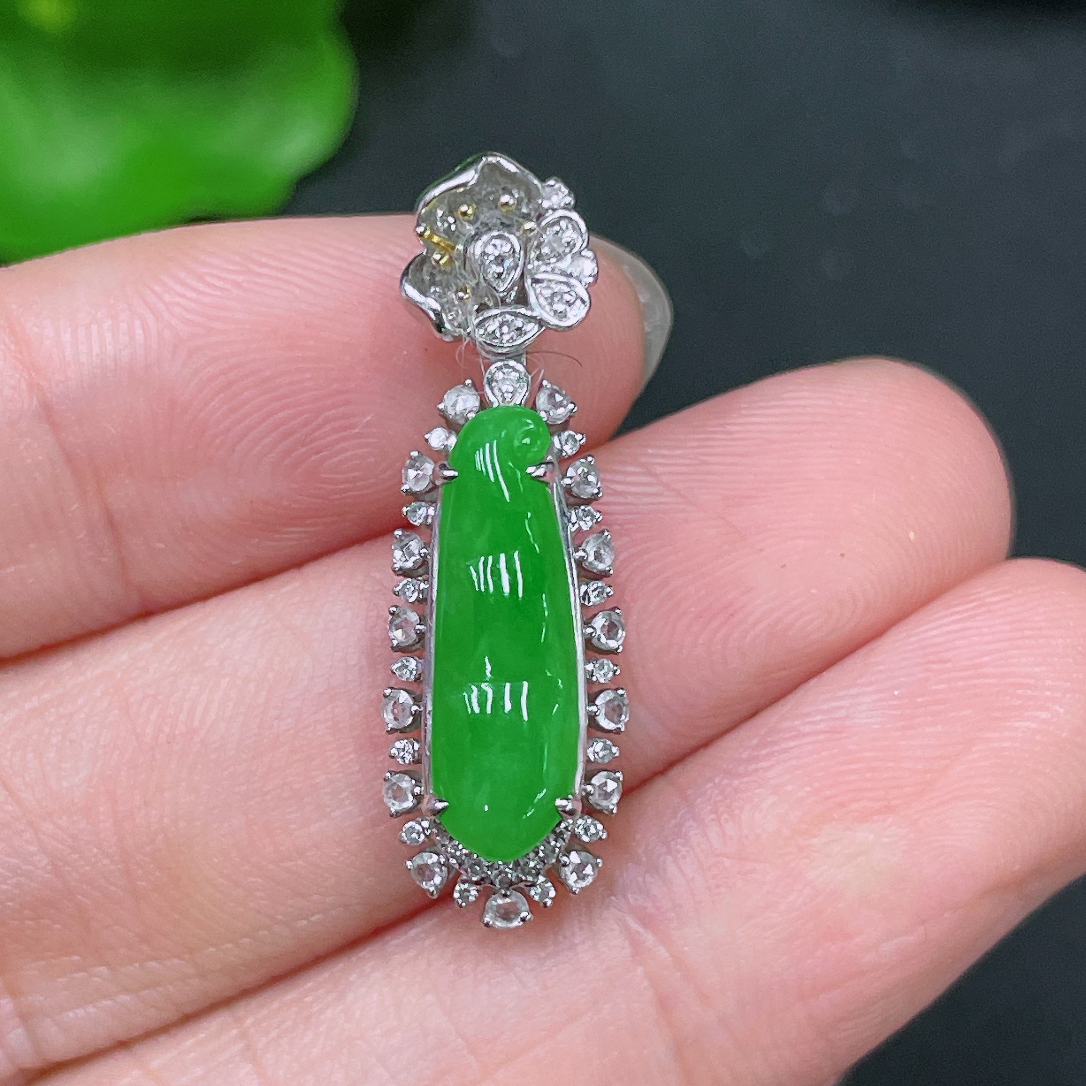 Jadeite Auspicious Bean Pendant with 18K Gold Setting, Total Weight Approx. 2.6g (Accented with Diamonds)