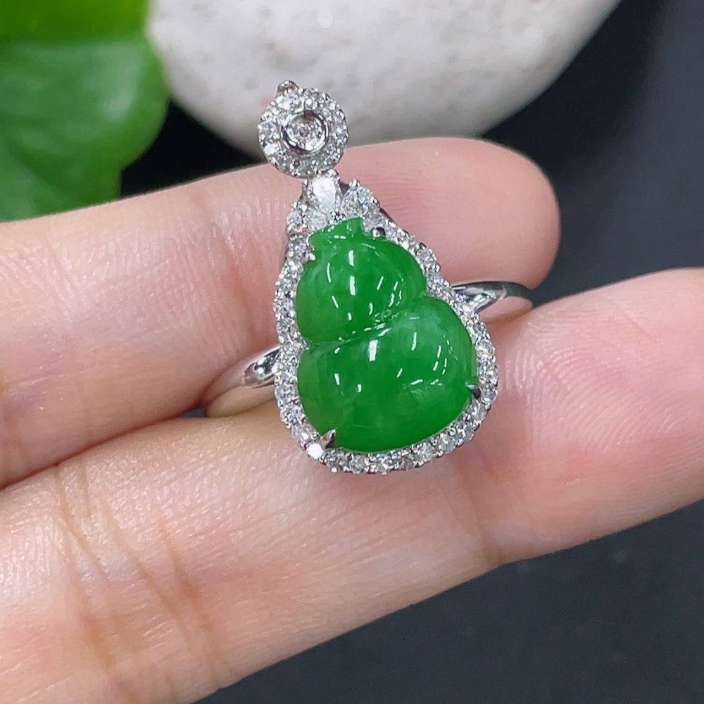 Jadeite ring and pendant convertible set with 18k gold and diamond accents, size 16, featuring HUILIU HQ jade jewelry.